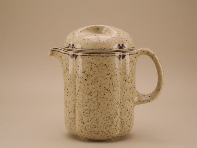 Kaffeekanne mit Untertasse beige gesprenkelt aus der Serie Form ohne Namen Dekor Britta von Rosenthal Keramik