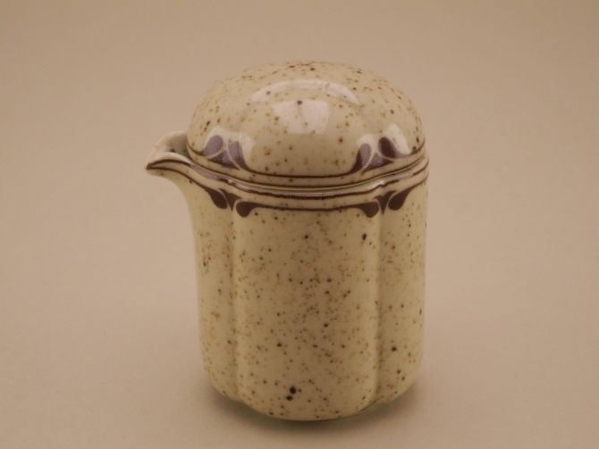 Milchkännchen beige gesprenkelt aus der Serie Form ohne Namen Dekor Britta von Rosenthal Keramik