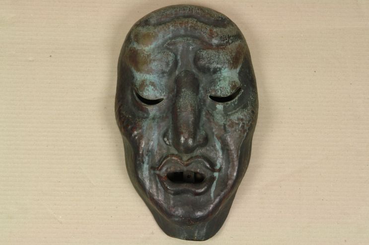 Alte Maske aus Kupfer handgetrieben Metallkunst