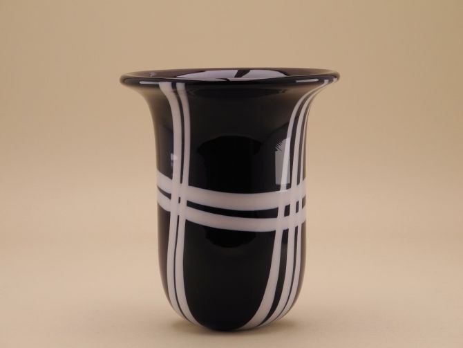 Dunkel violette Glas Vase design Charlie Meaker für Rosenthal Studio Linie