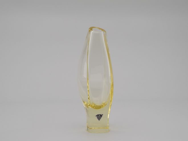Aloys Gangkofner Hessenglas asymmetrische Vase gelb