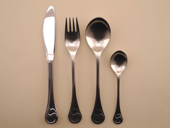 4 Teile im Set aus der Serie Asimmetria in Edelstahl design Björn Wiinblad für Rosenthal Besteck