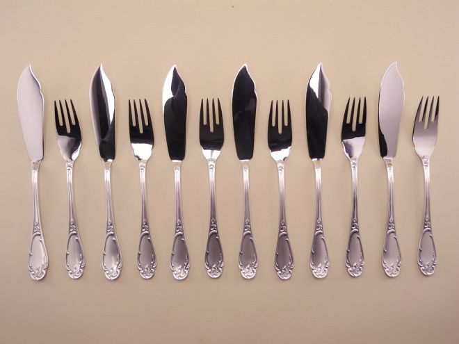 12 teiliges Fischbesteck für 6 Personen mit 90er Auflage aus der Serie Rokoko von Wilkens