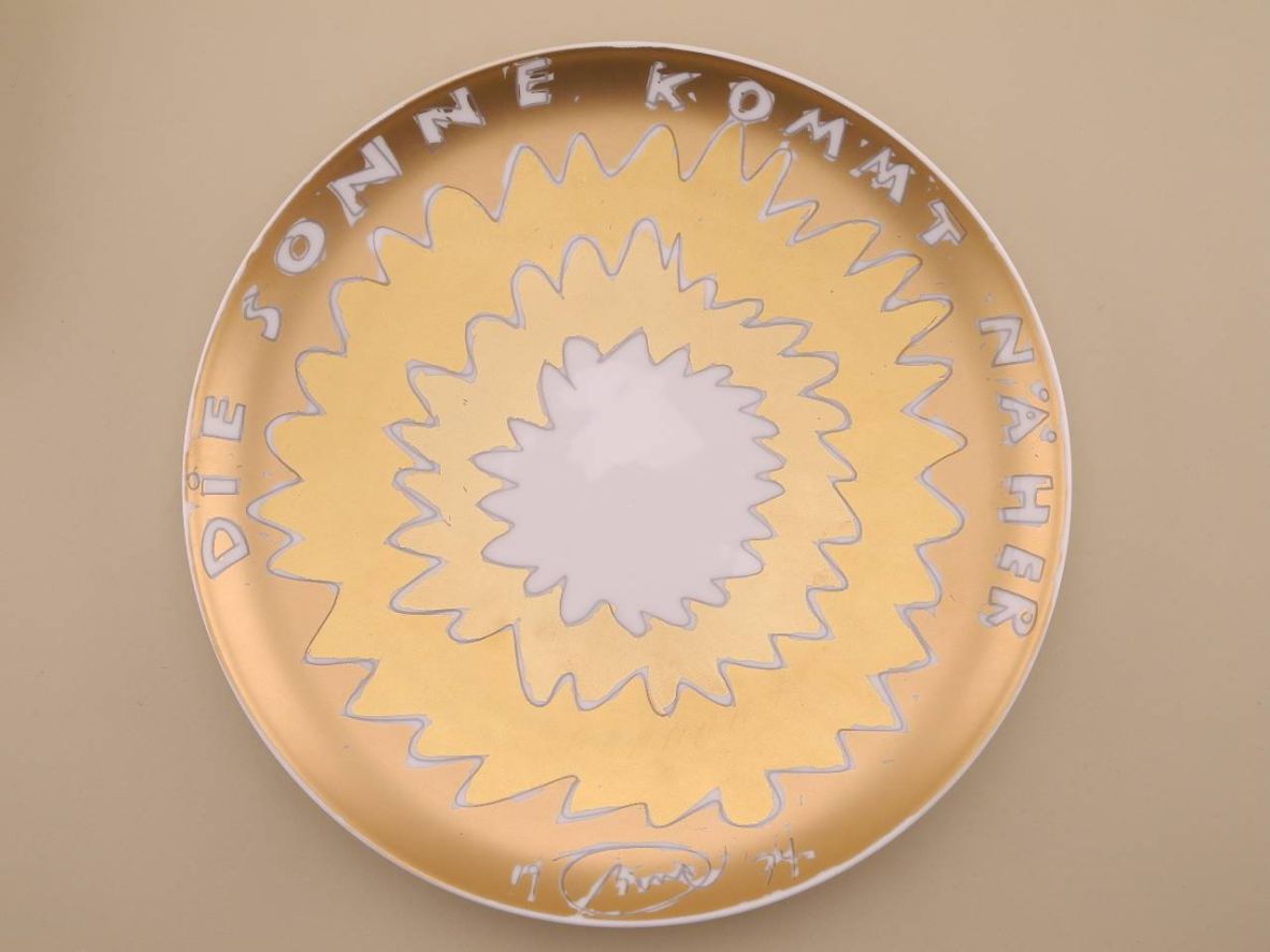 Künstlerteller Wandteller Nummer 4 von 1974 Die Sonne kommt näher von Otto Piene ZERO für Rosenthal Porzellan