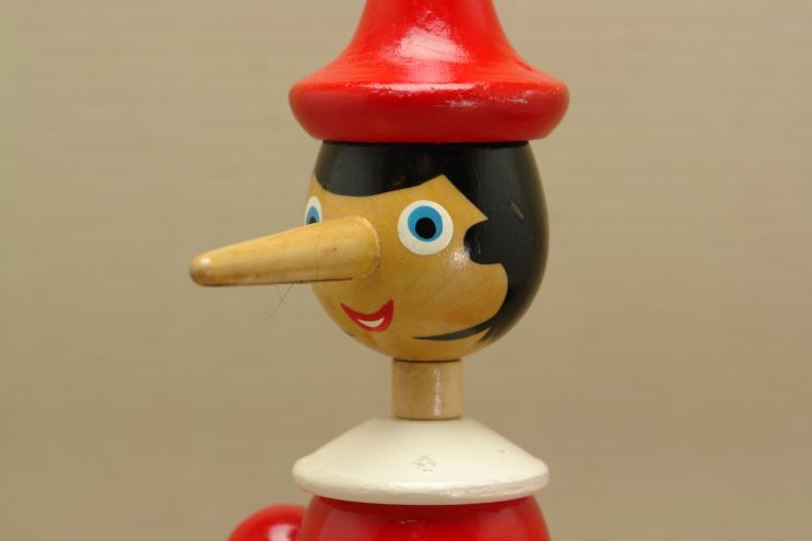 Pinocchio Holzfigur figur aus Holz Gelenkfigur