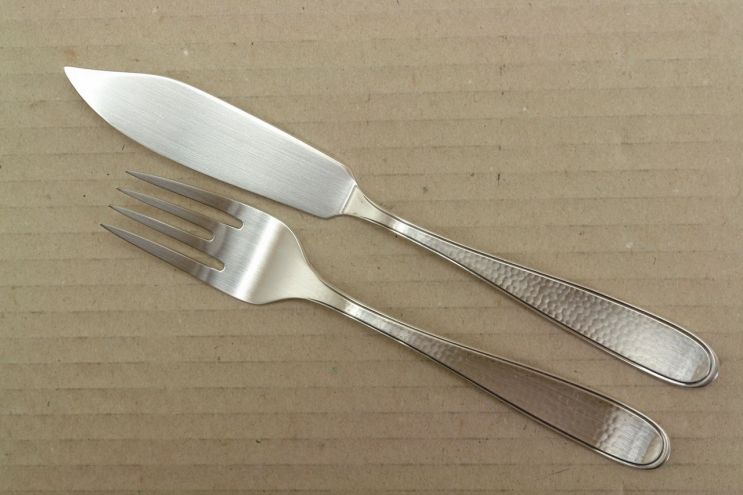 2 Teile Fischbesteck für 1 Person aus der Serie 7200 Hammerschlag 90 Auflage versilbert von WMF