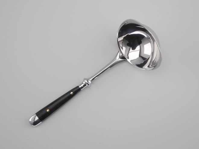 Sossenkelle Sossenlöffel aus der vintage alten Serie Alte Post Cromargan mit Kunststoff schwarz von WMF Besteck