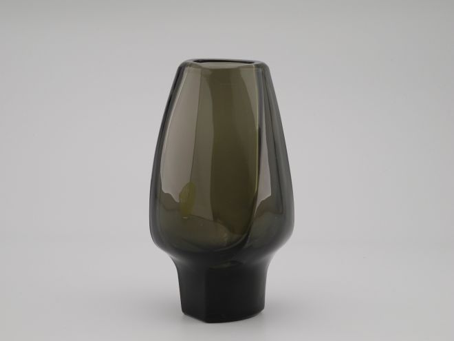 Aloys Gangkofner asymmetrische Vase Rauch