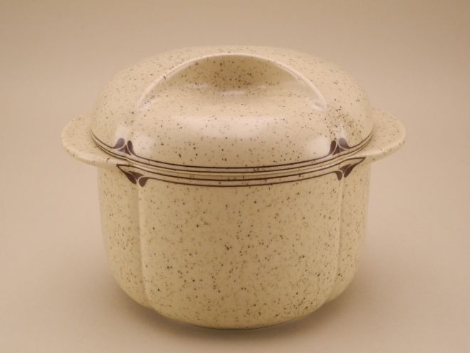 Ragout beige gesprenkelt aus der Serie Form ohne Namen Dekor Britta von Rosenthal Keramik