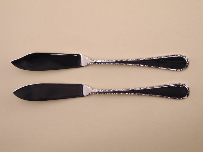 Buttermesser und Käsemesser aus der Serie Ludwigsburger Girlande in Cromargan von WMF