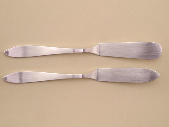 Buttermesser und Käsemesser aus der Serie Orchidee 240 mit 90er Auflage versilbert von Auerhahn