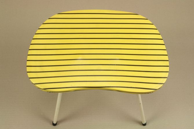 50er Jahre Hocker organisch gelb