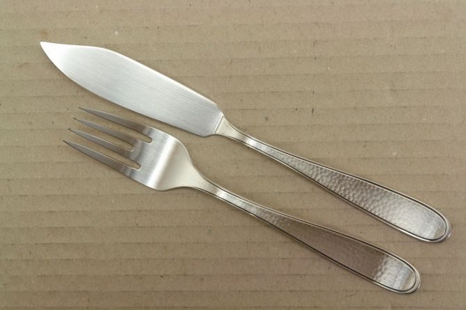 2 Teile Fischbesteck für 1 Person aus der Serie 7200 Hammerschlag 90 Auflage versilbert von WMF