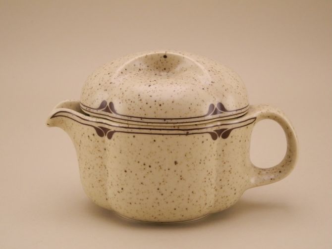 Sauciere beige gesprenkelt aus der Serie Form ohne Namen Dekor Britta von Rosenthal Keramik