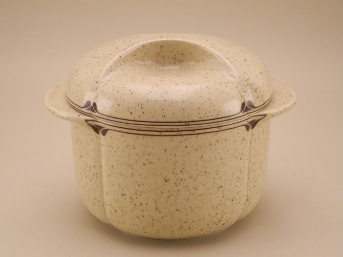 Ragout beige gesprenkelt aus der Serie Form ohne Namen Dekor Britta von Rosenthal Keramik