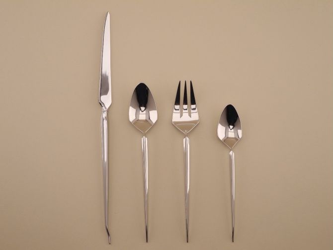 4 Teile Besteck Set in Edelstahl vintage alte Serie Modell 3900 Trinity design Carrie Harper für Berndorf