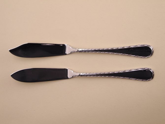 Buttermesser und Käsemesser aus der Serie Ludwigsburger Girlande in Cromargan von WMF